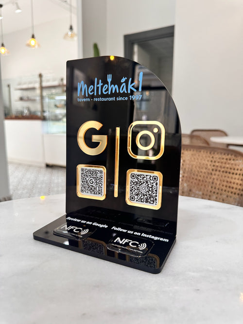 2 QR & 2 NFC Destekli İşletmenize Özel Logolu PleksiGlass Stant