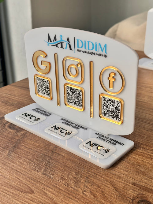 3 QR & 3 NFC Destekli İşletmenize Özel Logolu PleksiGlass Stant
